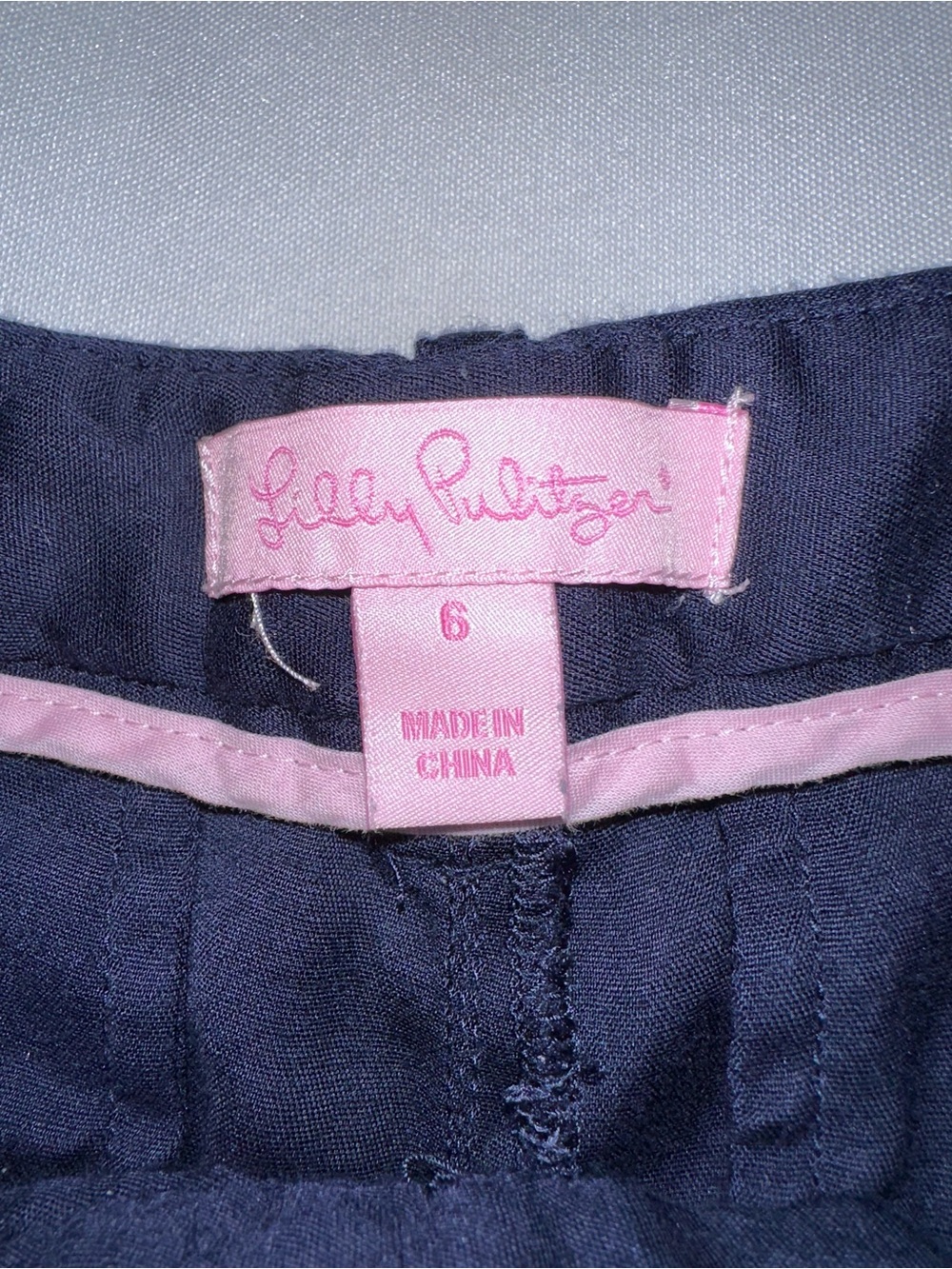 Lilly Pulitzer ladies navy blue Pants size 6 pleated cropped with pockets - Picture 4 of 10